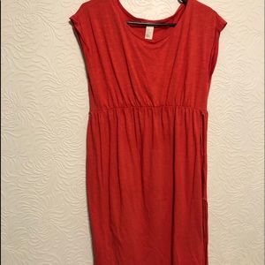 Cola H&M maternity dress.